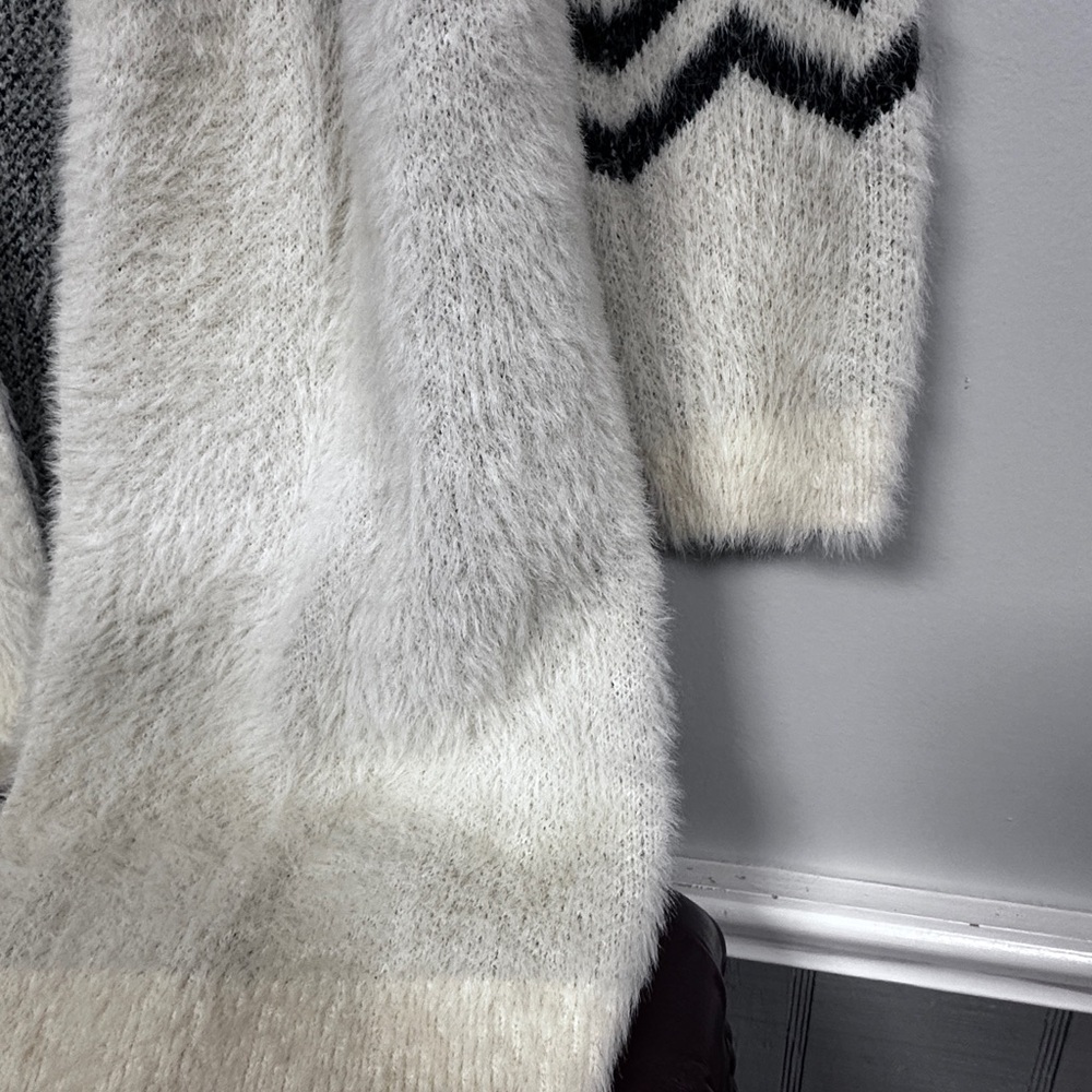 Sioni cream and black chevron extra long super soft ( angora feel ) cardigan, S - Picture 5 of 12